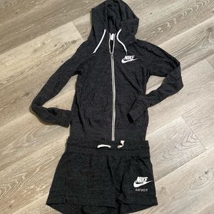 Nike sweat short & jogger outfit